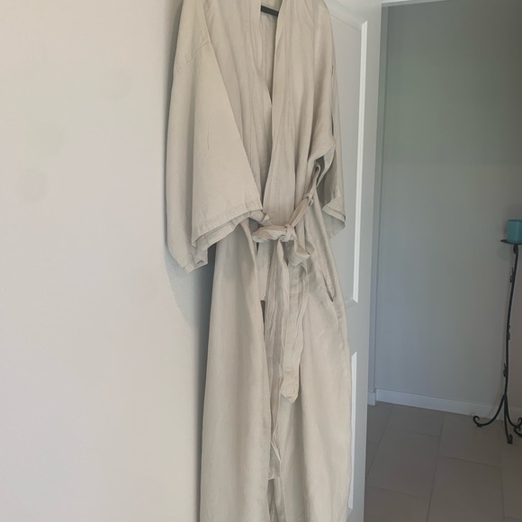 100% French Linen Robe - Picture 4 of 7
